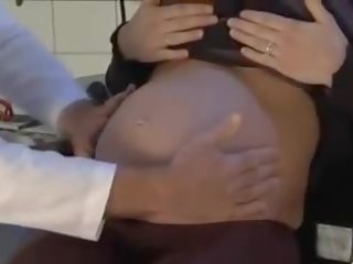 Schwangere милф vom доктор gefickt