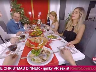 Uskumatu jõulud dinner koos suhuvõtmine alla a tabel
