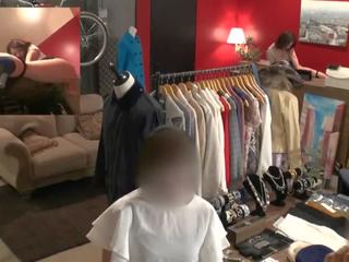 Riskant publiek seks klem in japans kleding winkel met tsubasa hachino