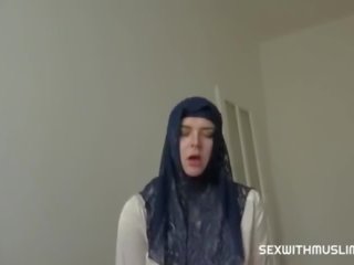 Ekte eiendom middel mann fucks sjarmerende hijab kvinne