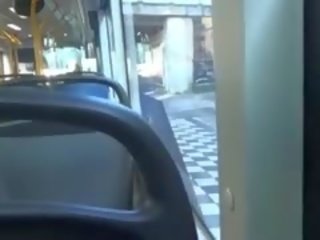 X évalué vidéo en autobus