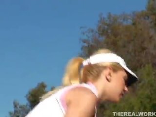 愉快 巨乳 女神 得到 性交 硬 shortly 右邊 後 她的 高爾夫球 教訓