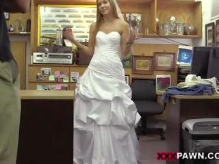De bruid en haar huwelijk jurk