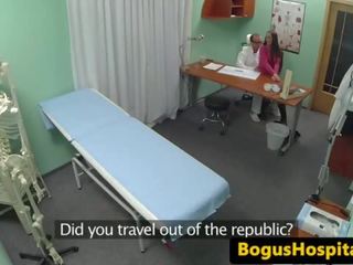 Amatoriale ospedale diva cockriding suo medico persona
